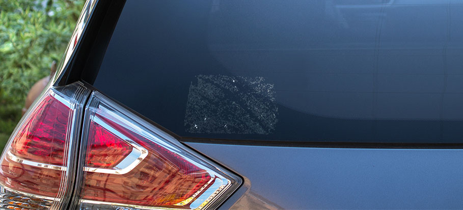 如何清除车窗玻璃上的不干胶贴纸